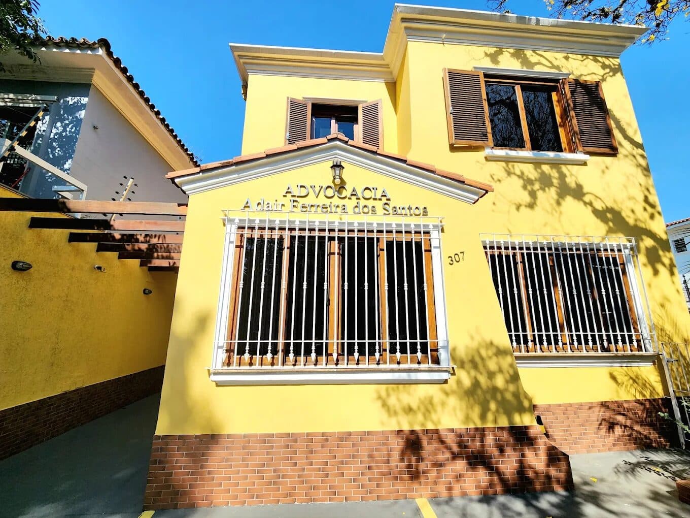 Fachada da Advocacia Adair Ferreira dos Santos, em Água Branca, São Paulo